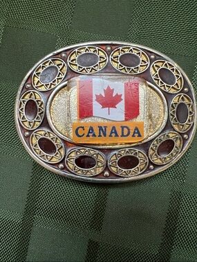 Canada Flag Oval Belt Buckle - Gold & Red